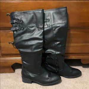 Women’s black boots